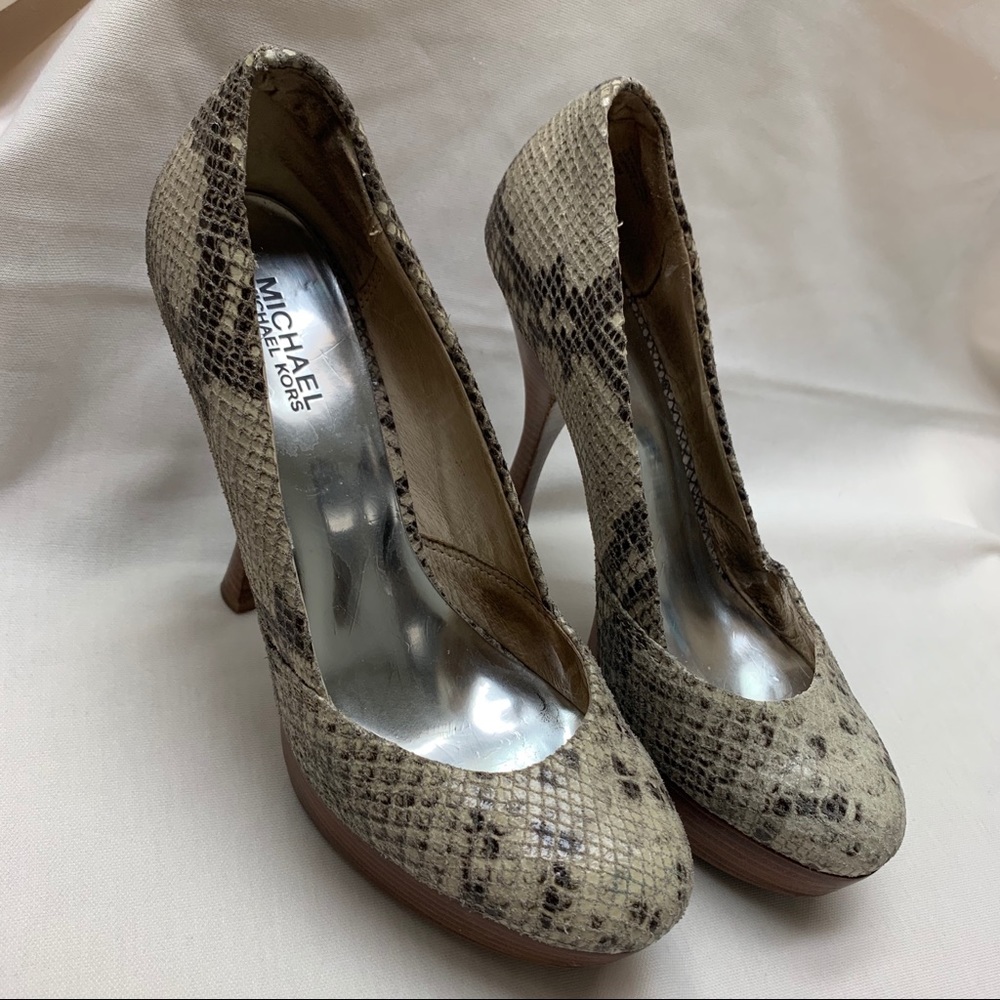 🍓Michael Kors Snakeskin Pumps